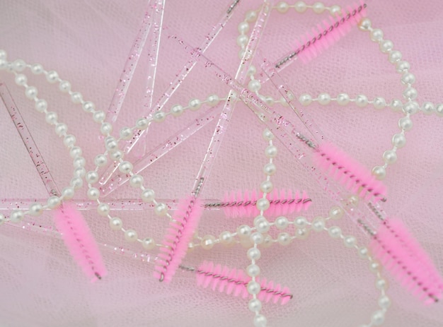 Zbliżenie haftu w pastelowych kolorach